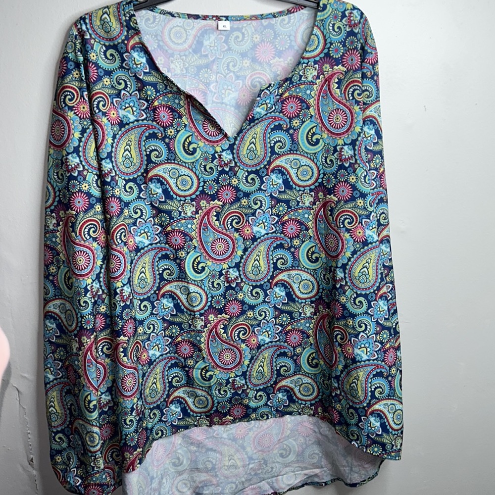 🌻 Beautiful High Low Paisley Blouse Size XL